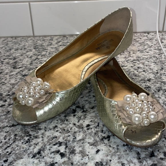 Vintage Kate, spade gold flats with peekaboo tips size 6.5. You need this! - Picture 3 of 5